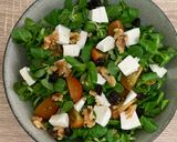 Foto del paso 2 de la receta: Ensalada de canónigos con queso de cabra y mermelada de frambuesa