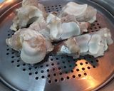 Foto langkah ke 1 dari resep Kaki Sapi Lada Hitam.
