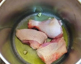 Foto del paso 1 de la receta: Cuartos traseros de pollo con puerros, zanahorias al azafrán