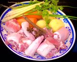 Hình bước làm 1 của món Đuôi Heo Hầm Kiểu Bò Kho