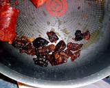 Foto del paso 4 de la receta: Longaniza en salsa con nopales