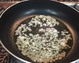 Foto del paso 2 de la receta: Calamares y sepia guisada con patatas🦑🐙