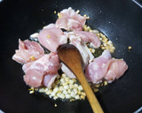 Foto del paso 4 de la receta: Filetes de contramuslo de pollo con patatas!🍗🥔🍴