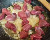 Foto del paso 3 de la receta: Salteado de magro de cerdo con champiñones y pimientos italianos
