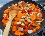 A picture of step 21 of Chicken with Cashews, Bell Peppers, and Carrots.