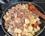 Foto langkah ke 3 dari resep Sambal goreng kentang ati ampela daun jeruk.