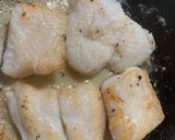 Foto del paso 2 de la receta: Lenguado en salsa verde de Tomate