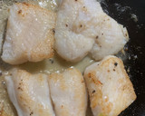Foto del paso 2 de la receta: Lenguado en salsa verde de Tomate