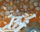 Foto langkah ke 4 dari resep Sosis Jamur Telur Saus Pedas.