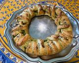 Une image de l'étape 9 de Couronne feuilletée au pesto, gouda et coriandre.