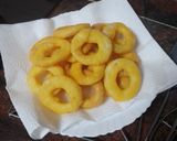 Foto del paso 2 de la receta: Bocadillo de calamares con mayonesa de cebolla y tomate