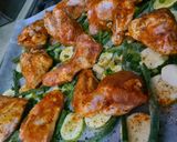 Csirkeszárnyak zöld ágyon recept fázis 3 fotója