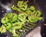 Foto langkah ke 3 dari resep 42. Tumis pare teri.