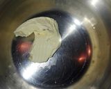Fokhagymás, tejfölös csirkecombok, sajttal recept fázis 2 fotója
