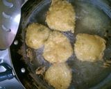A picture of step 3 of Ajwain ke patto ke pakode.