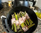 Foto del paso 1 de la receta: Espárragos envueltos en tocino en Air fryer