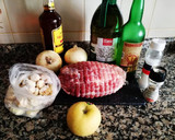 Foto del paso 1 de la receta: Carne de cerdo con castañas en salsa de manzana
