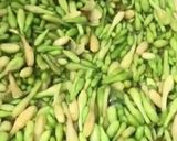 Foto langkah ke 1 dari resep Tumis kangkung bunga pepaya.