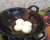 Foto langkah ke 4 dari resep Telur Ayam Kemangi Balado.