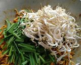 Foto langkah ke 7 dari resep Mie Goreng Kucai.