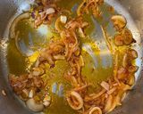 Foto del paso 3 de la receta: Espaguetis Caldosos Diverxo (almejas, coco, piparras, lima)