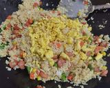 Foto langkah ke 5 dari resep Nasi Goreng Hongkong.