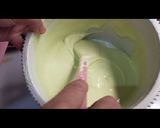 Foto langkah ke 4 dari resep Bolu gulung pandan a.k.a roll cake ekonomis.