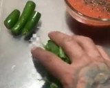 Foto del paso 1 de la receta: Tostadas de frijol 🫘 con col