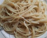 Foto del paso 5 de la receta: Spaghetti picantes al ajillo con mix de quesos