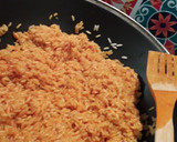 Foto del paso 4 de la receta: Arroz con tomate y pimiento 🥫🍳