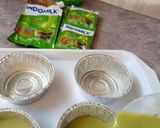Foto langkah ke 5 dari resep Puding Kukus Matcha Tabur Kismis.