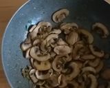 صورة لخطوة 2 من وصفة بيتزا بالخضر الطازجة والفطر الطري وبدون صلصة طماطم 😋😋😋🍕🍕