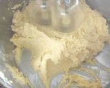 A picture of step 3 of Pineapple cake.