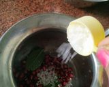 A picture of step 2 of Pomogranate juice.
