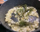 Une image de l'étape 10 de Pommes de terre rouges sautées ail, oignon et herbes aromatiques.