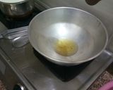 A picture of step 6 of Fried idli.