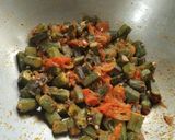 A picture of step 5 of Masala Bhindi.