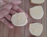 Foto langkah ke 3 dari resep 31. Curry Puff / Karipap / Pastel Keong.