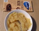 Foto del paso 1 de la receta: Postre de helado de vainilla con galletas, puré de manzana y chocolate