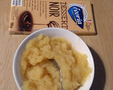 Foto del paso 1 de la receta: Postre de helado de vainilla con galletas, puré de manzana y chocolate