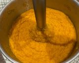 Une image de l'étape 2 de Purée de lentilles corail et potiron.