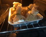 Foto del paso 8 de la receta Flores de pasta filo rellenas de rape adobado y gambas con salsa