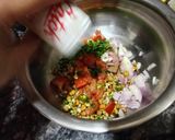 A picture of step 3 of Mung bean sprout salad.