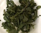 Foto langkah ke 1 dari resep Sayur daun singkong campur cuciwis bersantan bertabur teri medan.