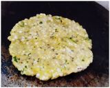 A picture of step 4 of Sabudana Thalipeeth.