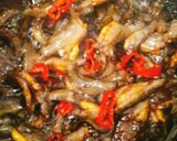 Hình bước làm 2 của món Cá bống trứng kho tiêu