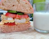 Hình bước làm 5 của món Hamburger thanh long kẹp tôm trứng