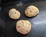 Foto del paso 4 de la receta: Pancitos saborizados de salame y queso