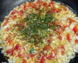 Foto del paso 3 de la receta: Tortilla de patatas con cebolla en salsa