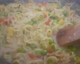 A picture of step 7 of Cheesy vegetable maggi.